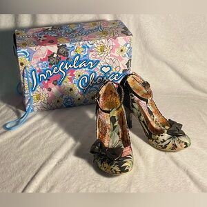 Irregular Choice VTG “Bloxy” pumps,black/tropical print,T strap,metallic heel, 8